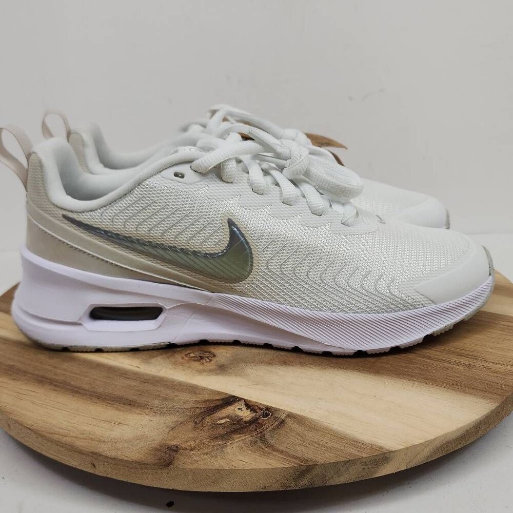 Nike Air Max Nuaxis SE sneakers Women's Size 9.5 White Silver Creme